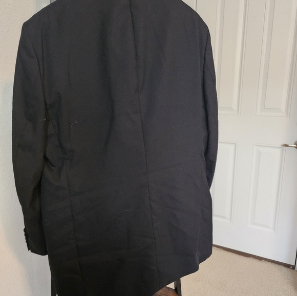 Tuxedo - Picture 3 of 16